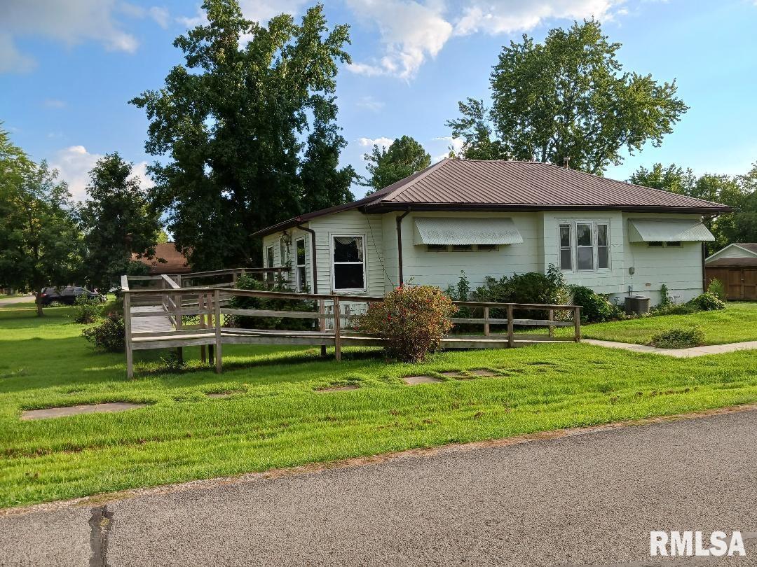 15769 Vivian St., Sesser, IL 62884