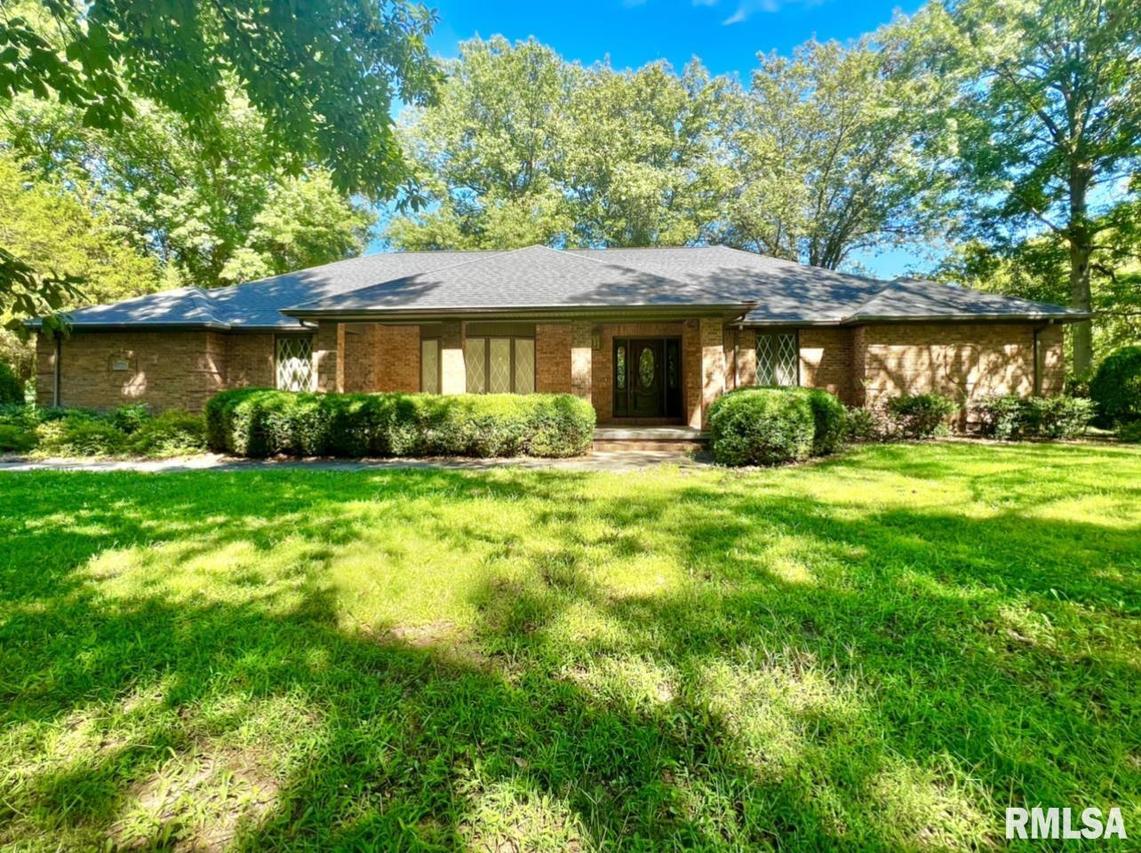 710 Old Orchard Dr., Benton, IL 62812