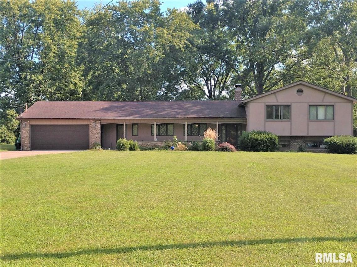 11684 Country Club Rd., West Frankfort, IL 62896