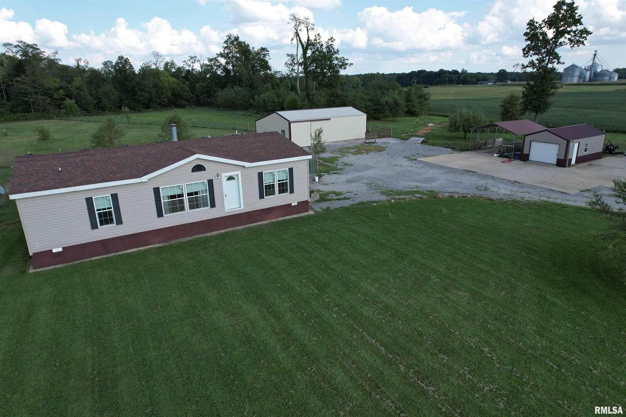 6118 Charleston Rd., Alma, IL 62807