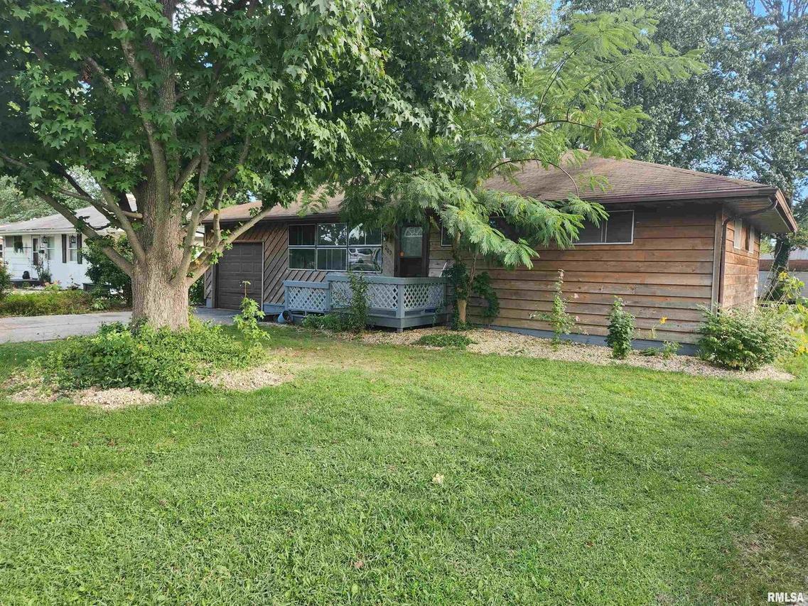 203 E Bryan St., Salem, IL 62881