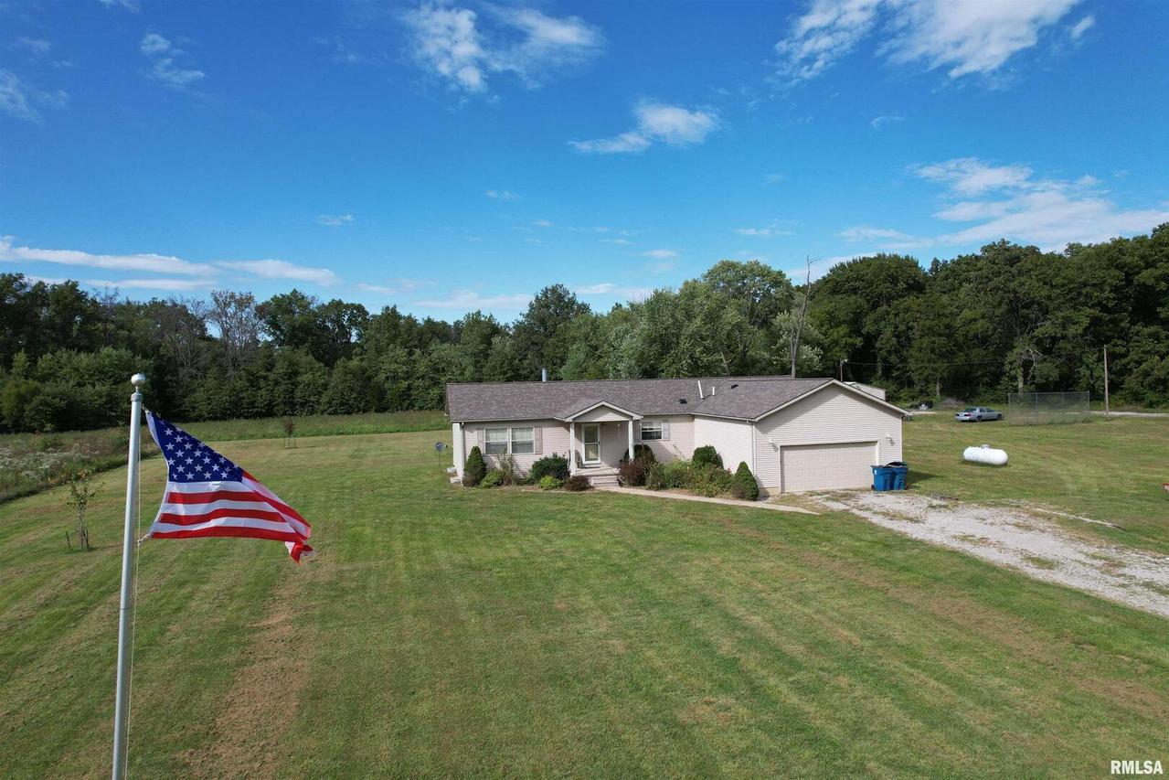 2151 Soper Dr., Odin, IL 62870