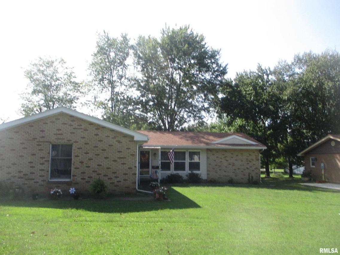 1207 S Pope St., Benton, IL 62812