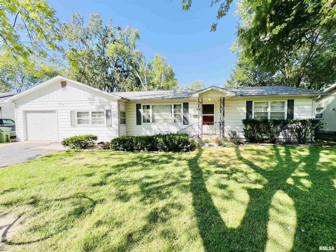 815 N Lincoln St., Salem, IL 62881