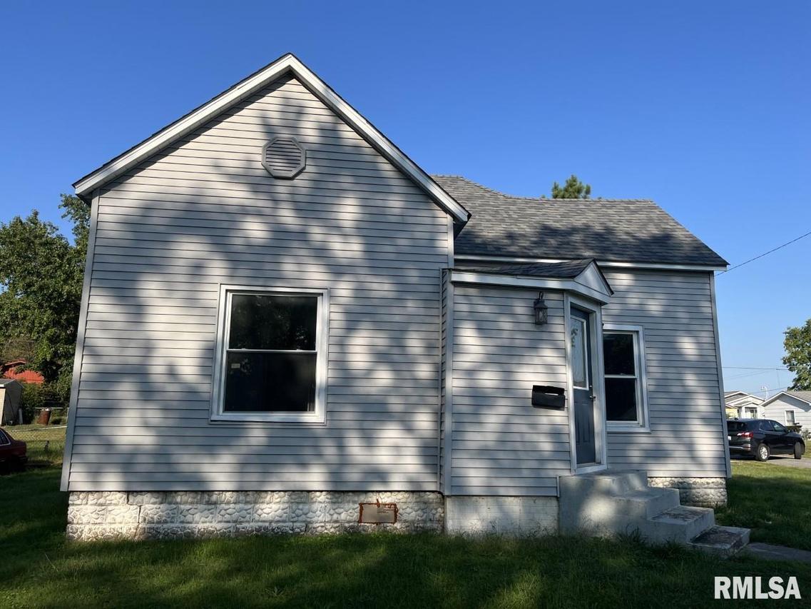 1001 S 11th St., Herrin, IL 62948