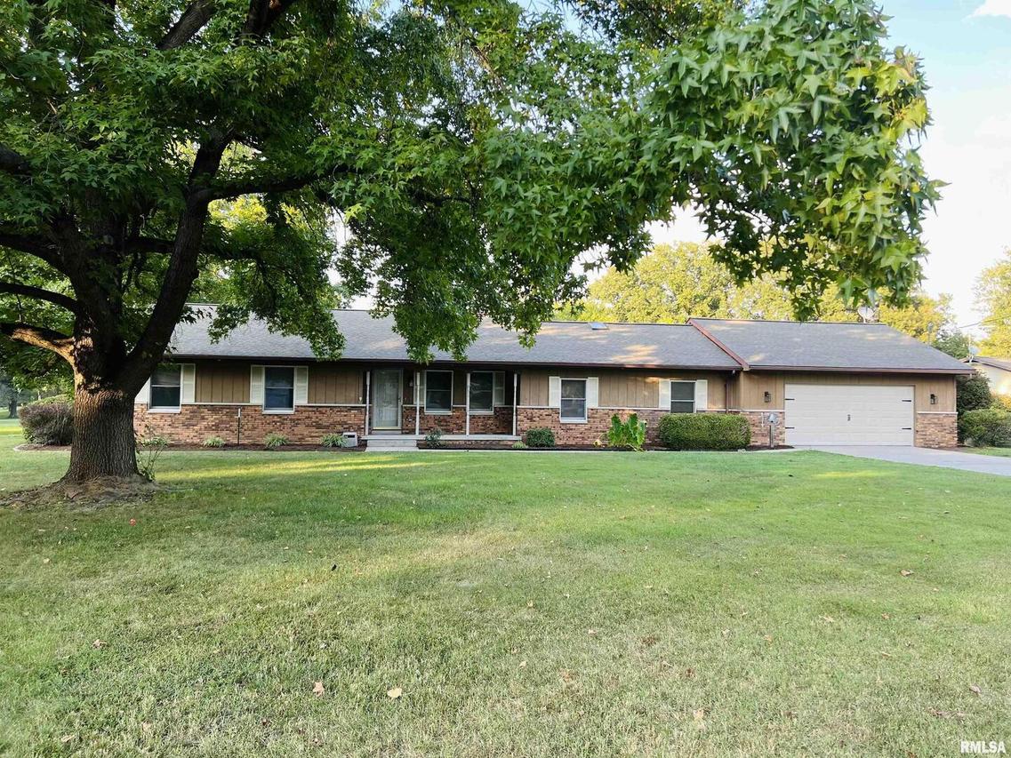 702 Pawnee Dr., Duquoin, IL 62832