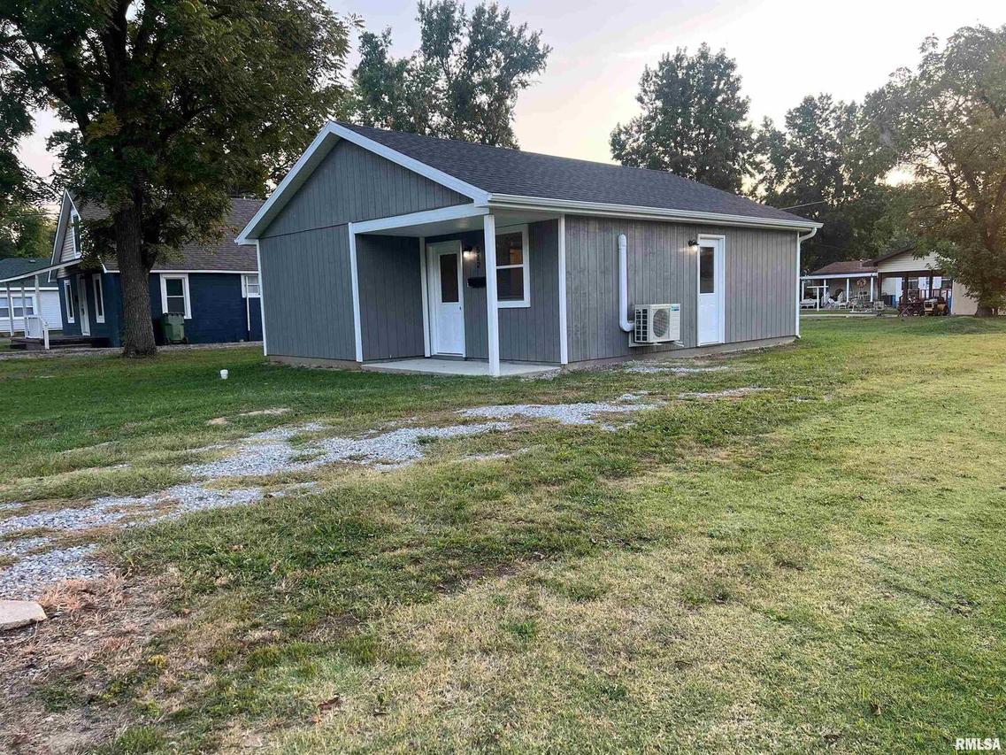 512 S Mulberry St., West Frankfort, IL 62896