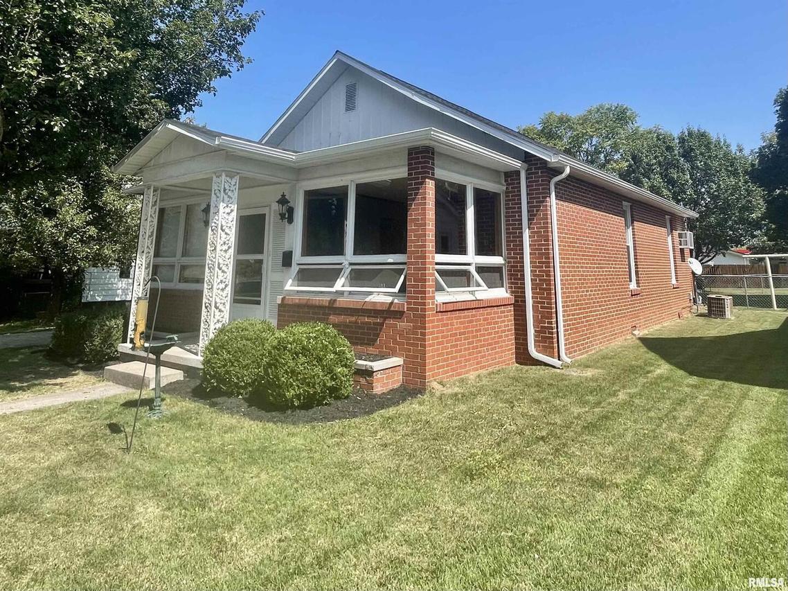 816 N 17th St., Herrin, IL 62948