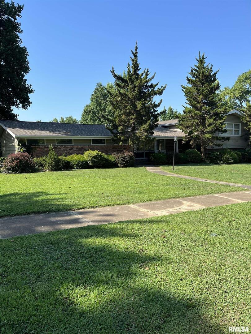 1726 E Main St., West Frankfort, IL 62896