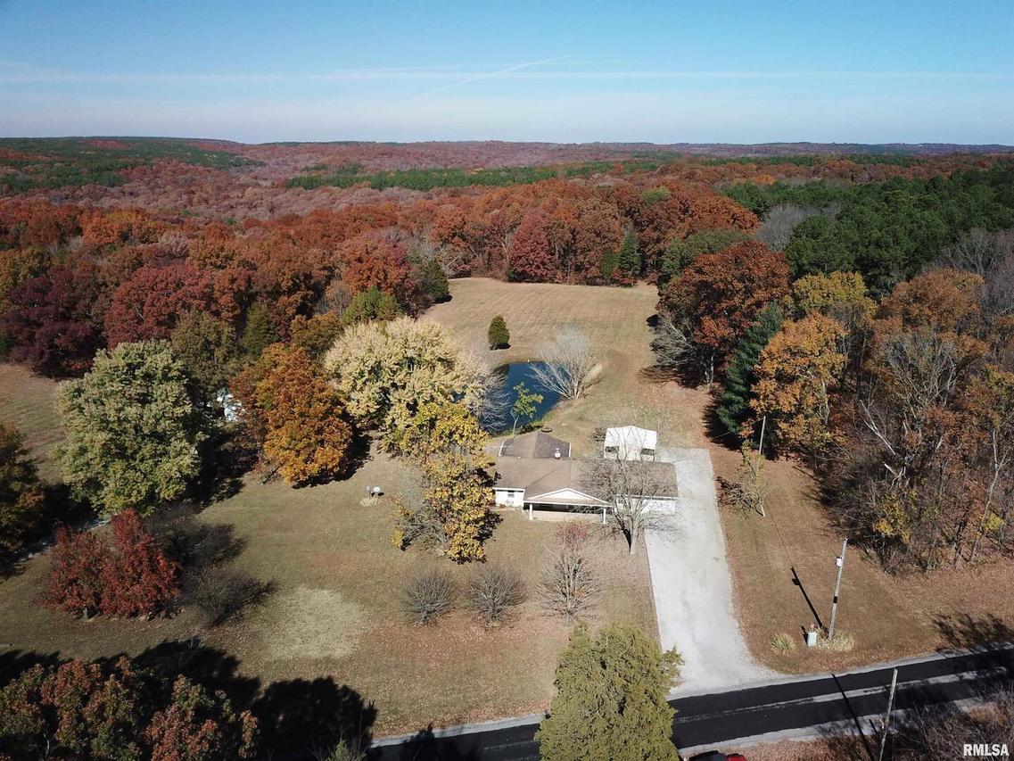 253 Water Tower Rd., Stonefort, IL 62987