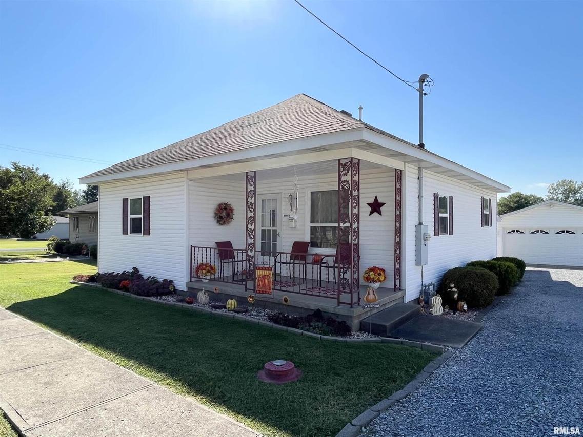 903 W 9th St., Johnston City, IL 62951