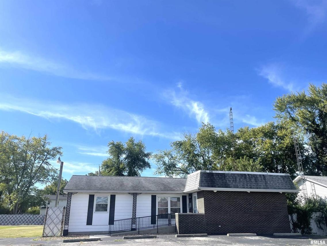 1415 E 3rd St., Centralia, IL 62801