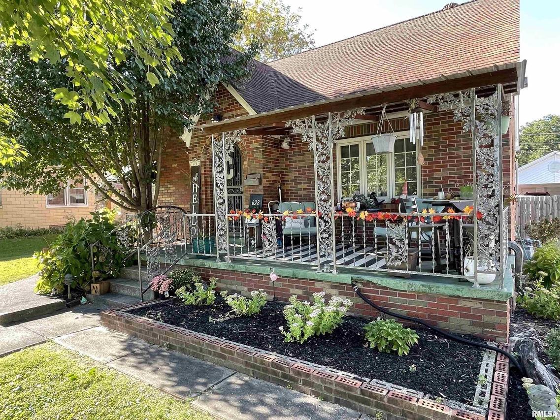 628 Oak St., Carmi, IL 62821