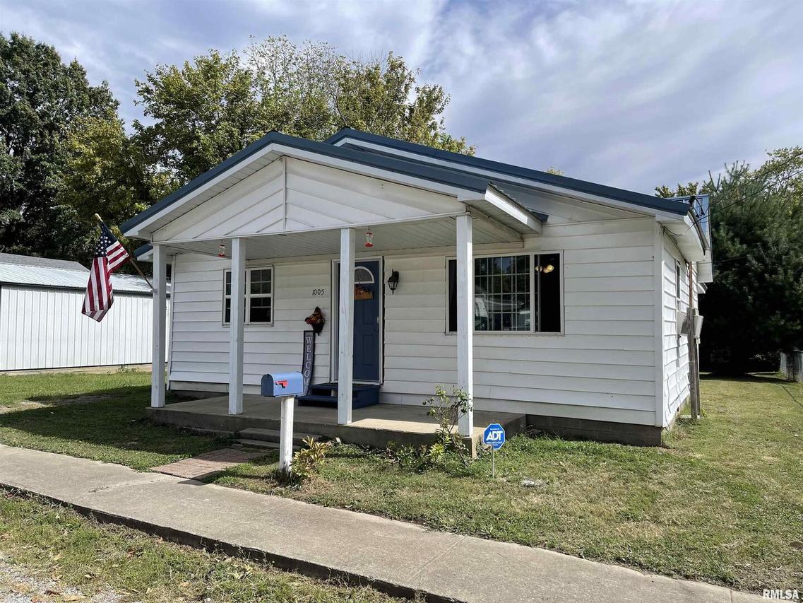 1005 Chestnut Ave., Johnston City, IL 62951