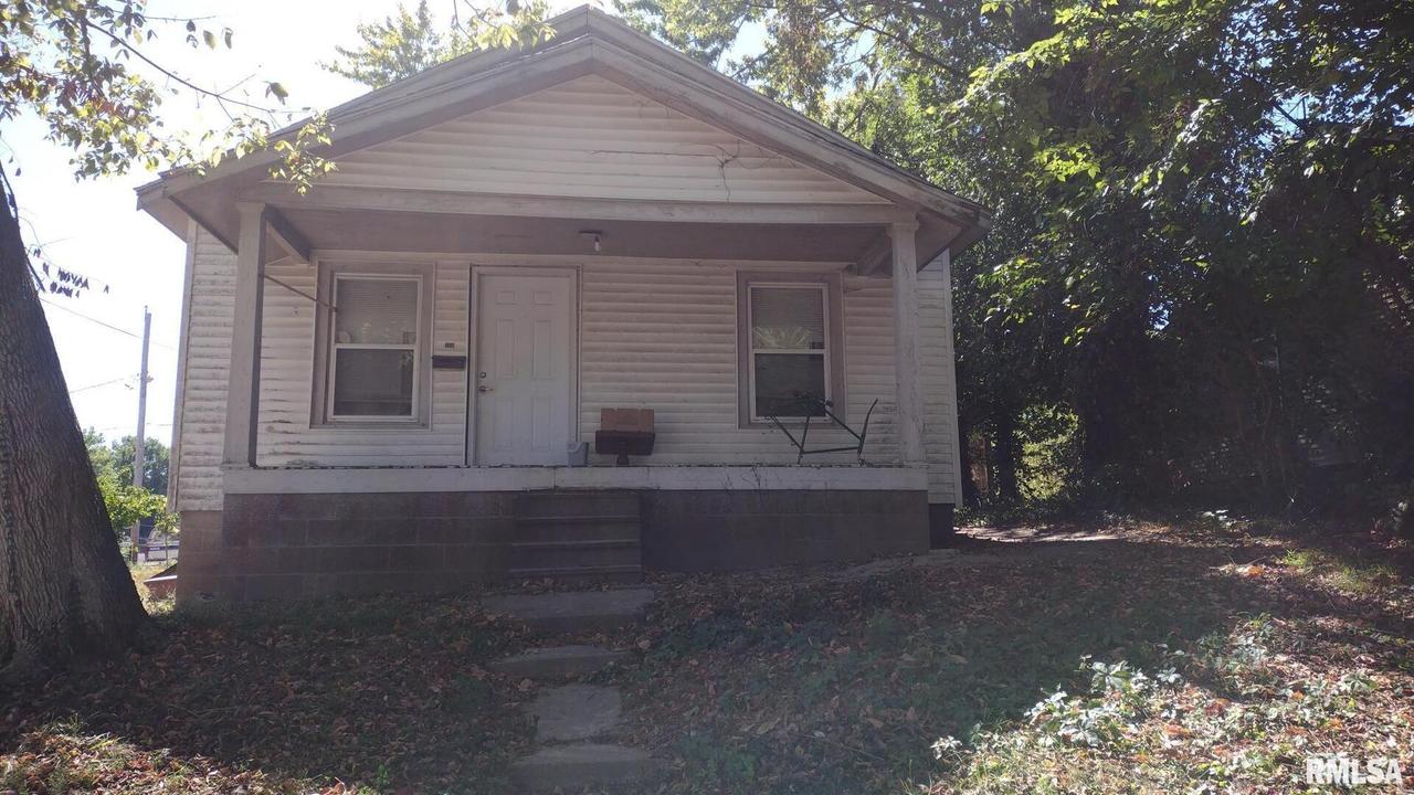 208 George St., Anna, IL 62906