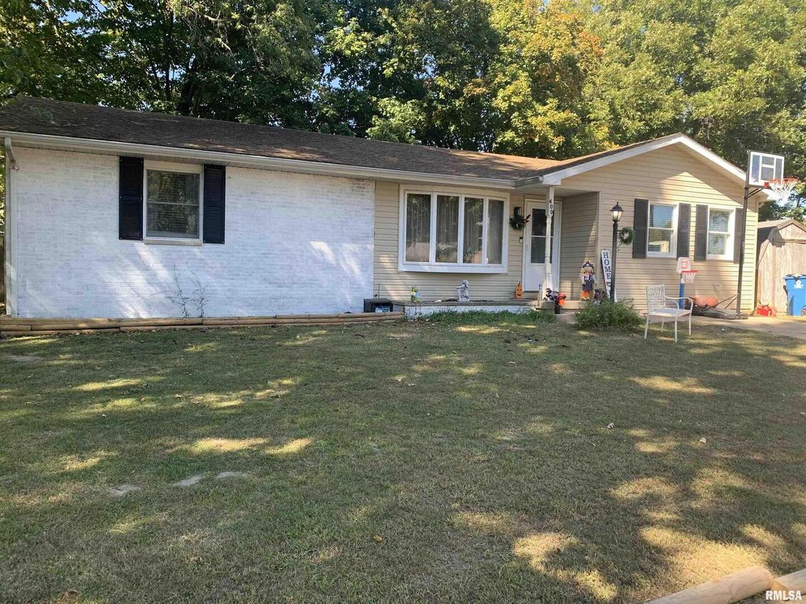 409 S 5th St., Elkville, IL 62932