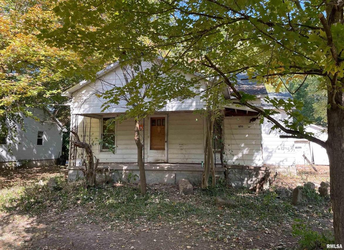 650 Charles Rd., Carbondale, IL 62901