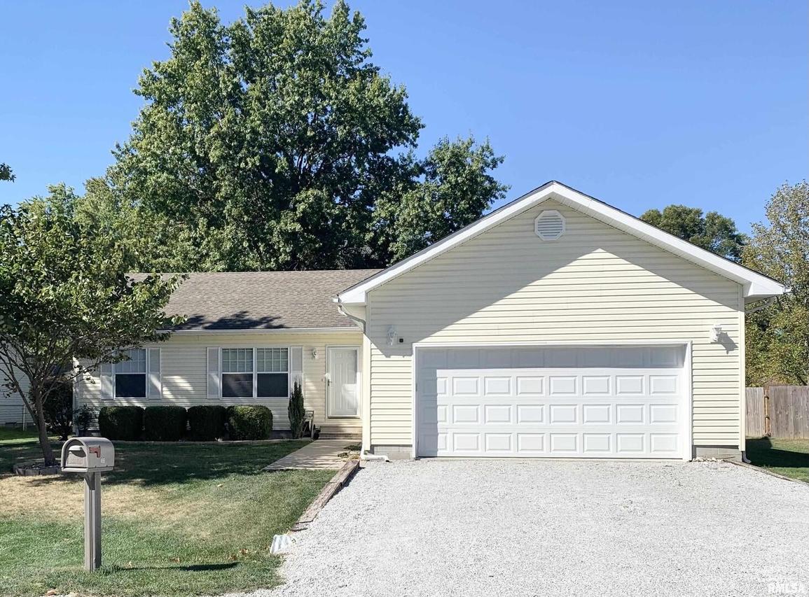 105 S Camelot St., Desoto, IL 62924