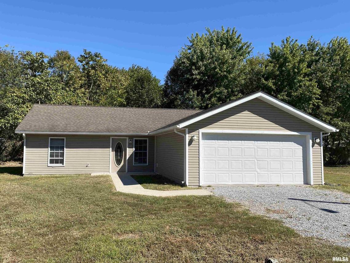 112 Townhouse Dr., Carterville, IL 62918