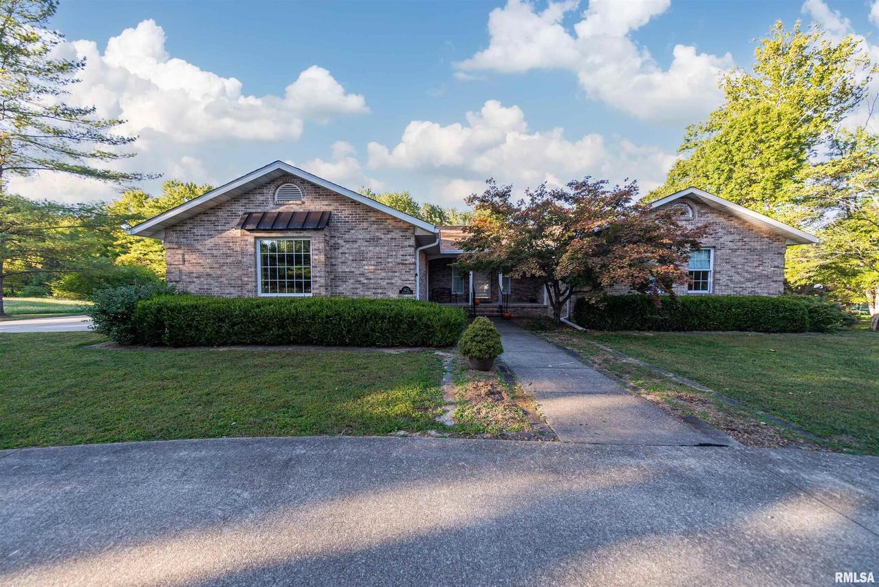 4421 Pinewood Pl., Salem, IL 62881