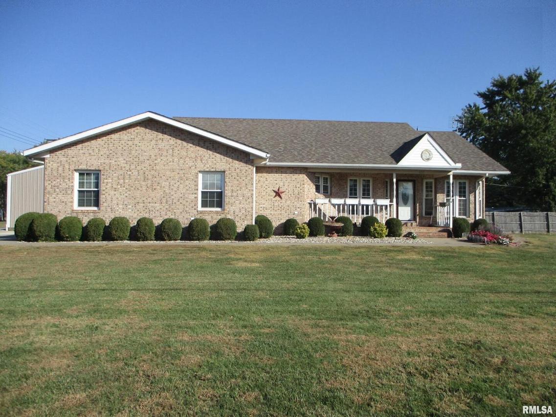 402 E Franklin Ave., Sesser, IL 62884