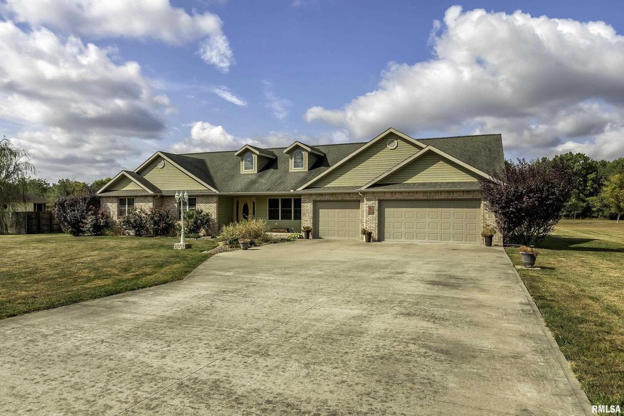 15503 Karigan Ln., Johnston City, IL 62951