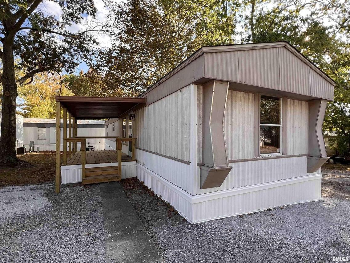 56 Oak Valley Dr., Carbondale, IL 62901