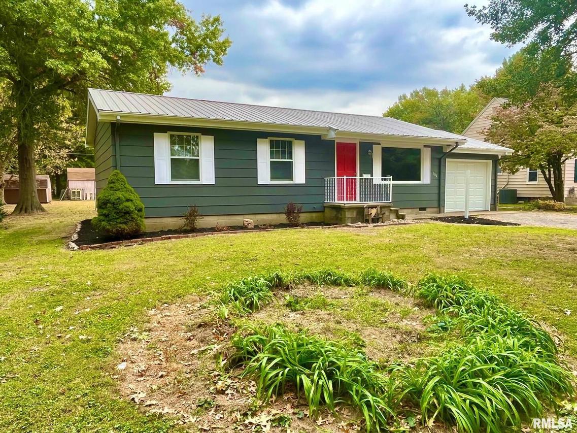 706 S Commercial St., Benton, IL 62812