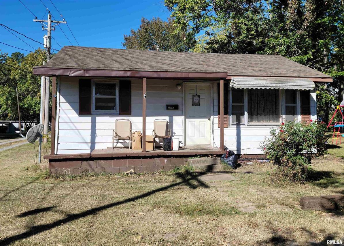 207 W Market St., Mcleansboro, IL 62859