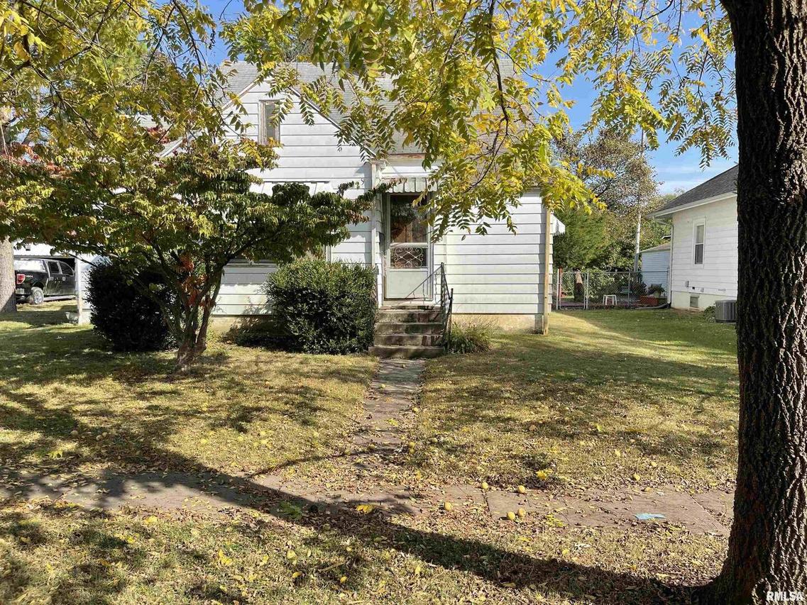 220 S Castle St., Salem, IL 62881