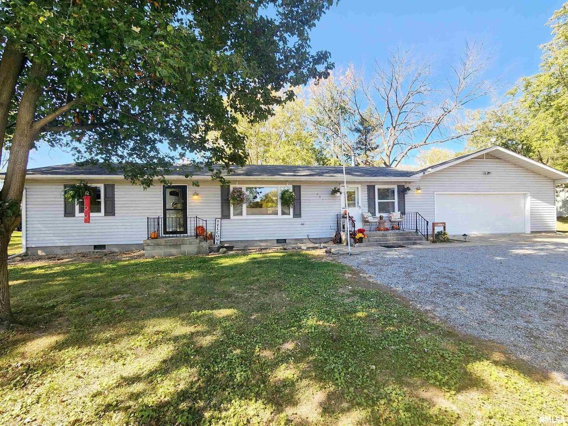 601 S Forest St., Belle Rive, IL 62810