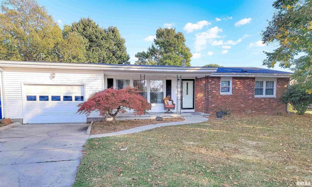 3 Sunset Dr., Flora, IL 62839