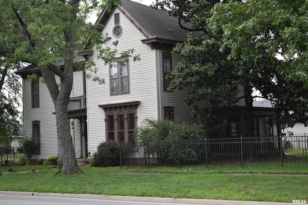 210 Stewart St., Carmi, IL 62821