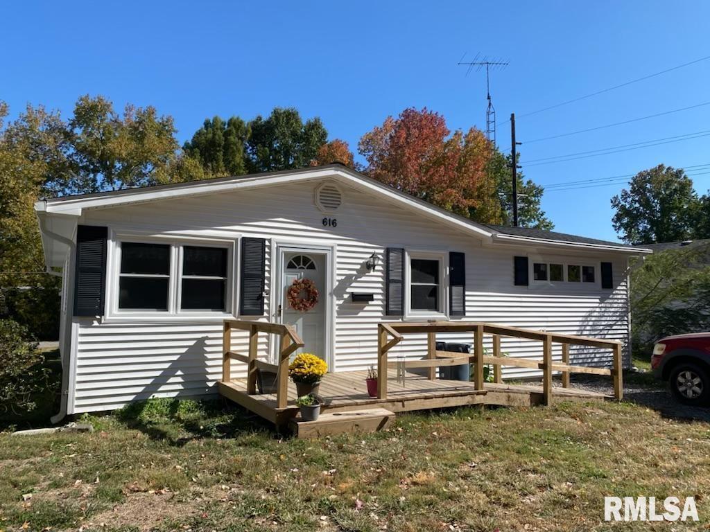 616 S 6th St., Herrin, IL 62948