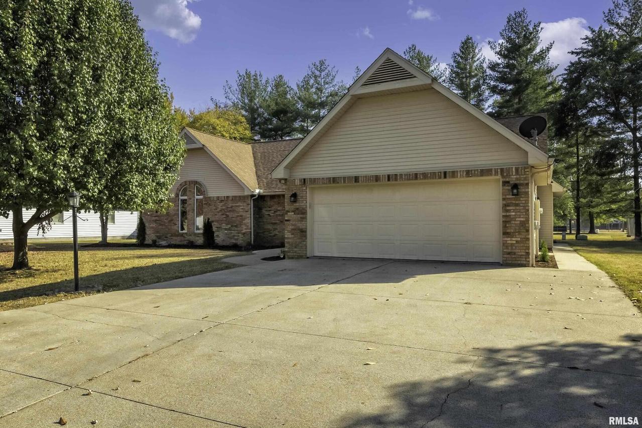 901 E Gregory Ave., Marion, IL 62959