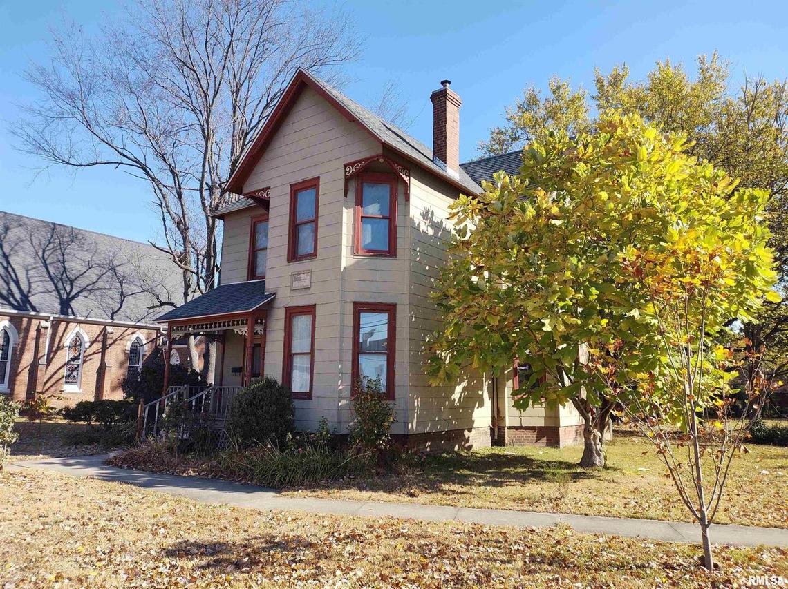 109 N Pearl St., Mcleansboro, IL 62859