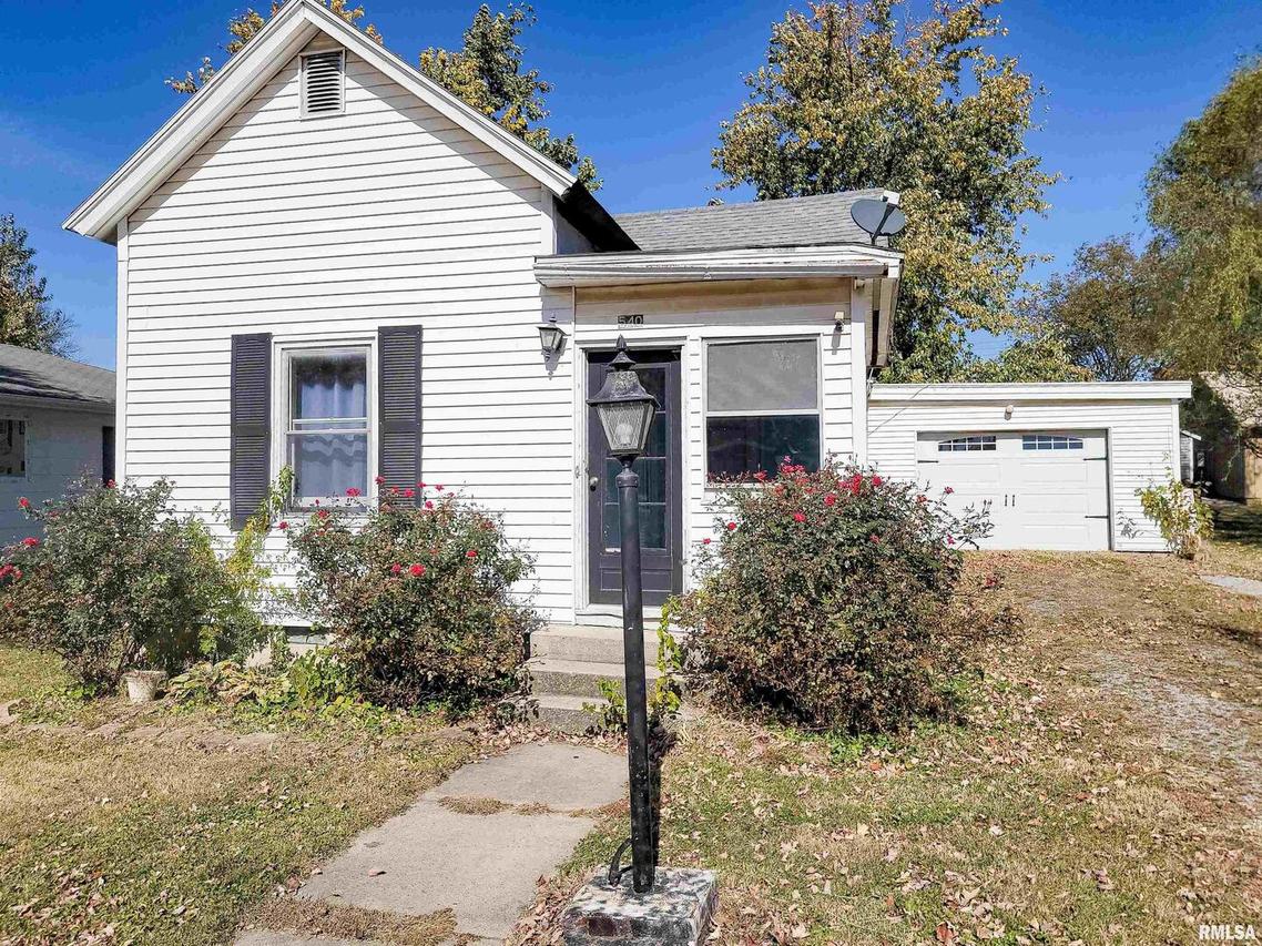 540 Madison St., Louisville, IL 62858