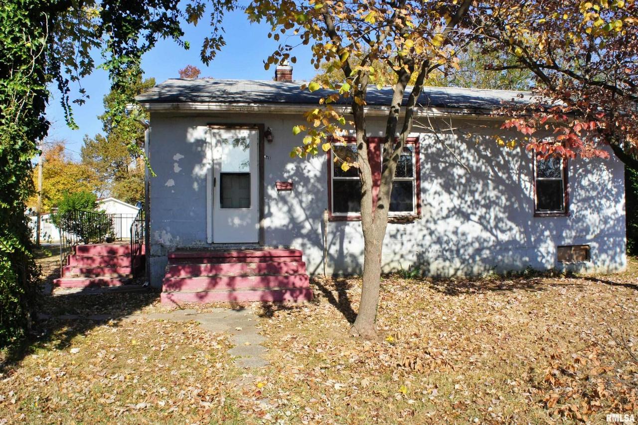 611 W 11th St., Metropolis, IL 62960