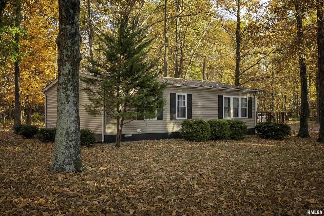 4270 N Cooley Ln., Bonnie, IL 62816