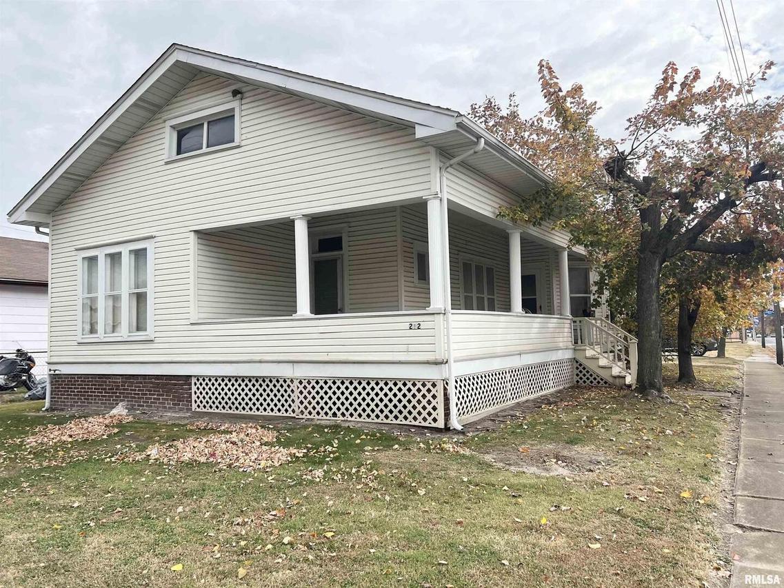 212 W Sylvester St., Christopher, IL 62822