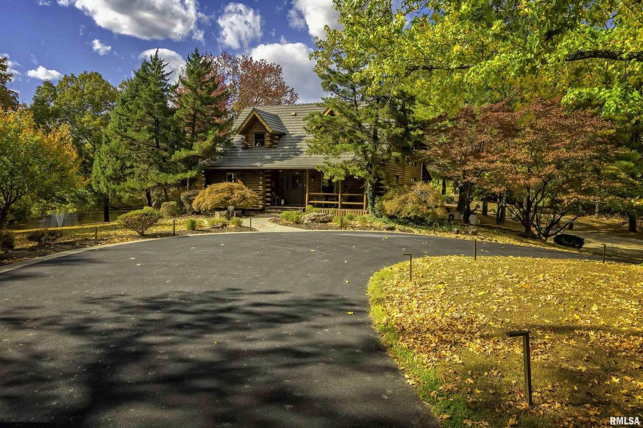 631 Carbon Lake Rd., Murphysboro, IL 62966