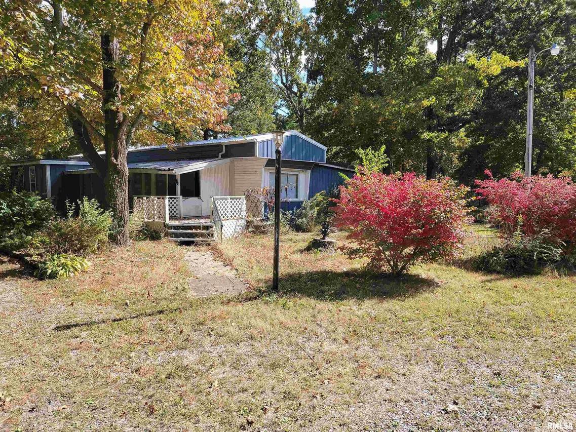 9022 Wilcoxen Rd., Kinmundy, IL 62858