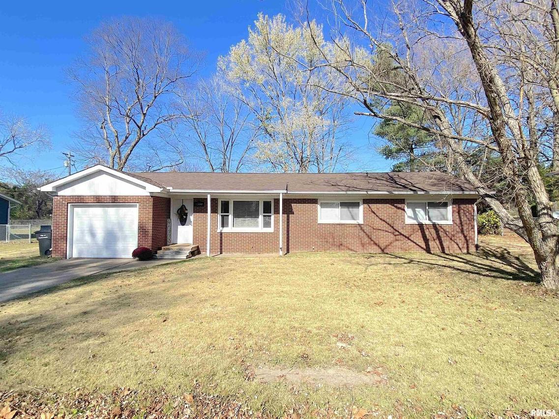 1500 E Gary Dr., Carbondale, IL 62901