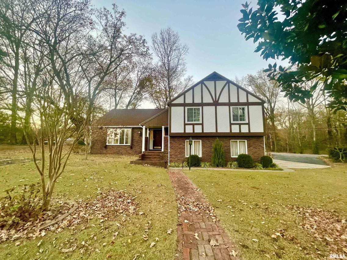 1207 Ruth Cir., Benton, IL 62812