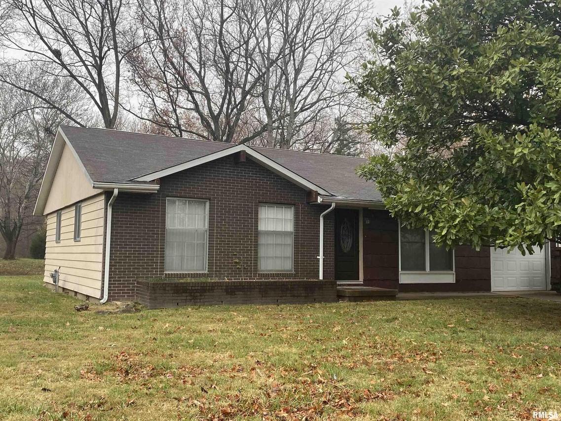 1229 N 16th St., Murphysboro, IL 62966
