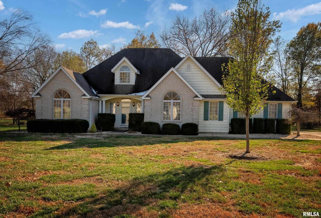 15 Timbercreek Dr., Herrin, IL 62948