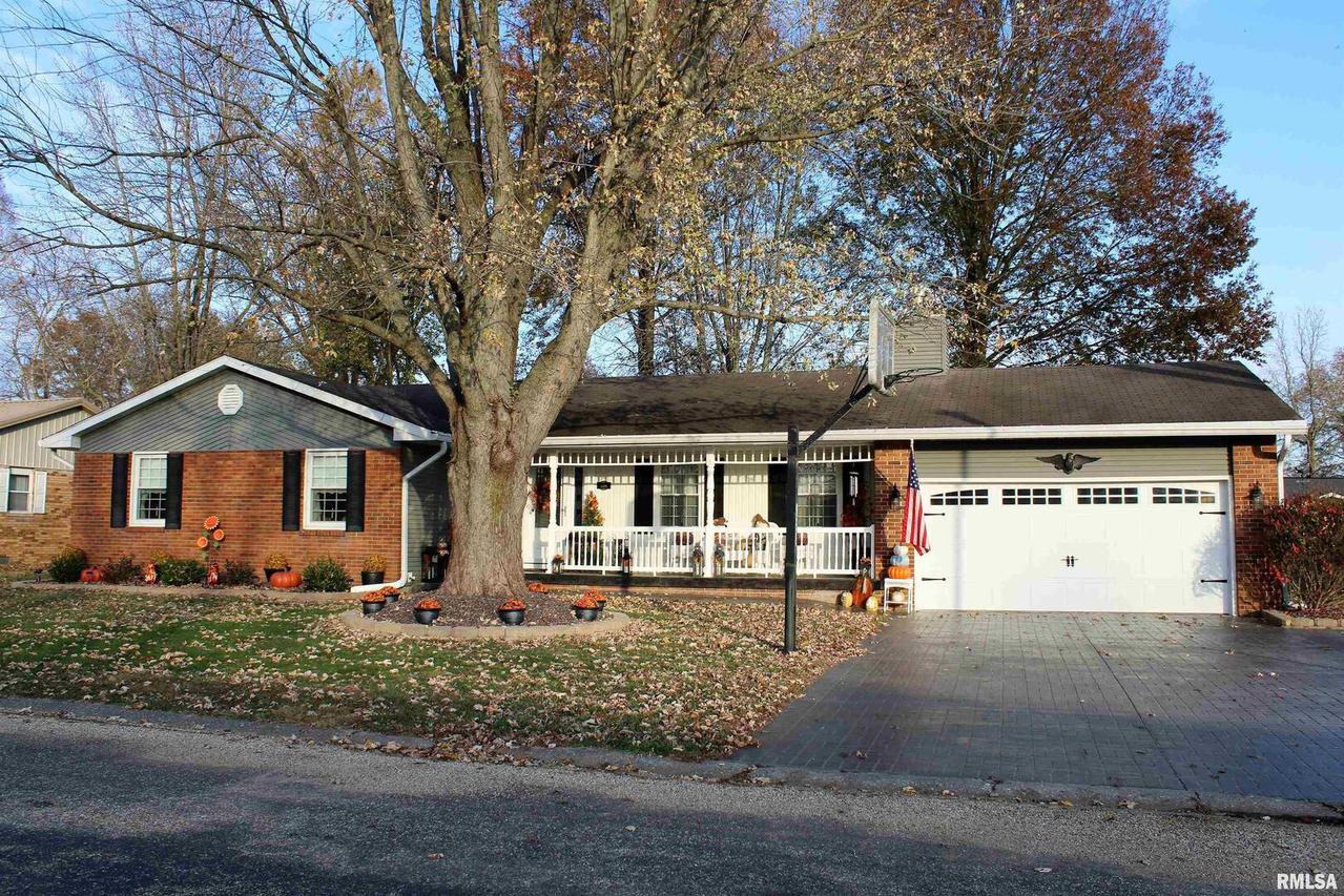 310 Country Club Estates, Salem, IL 62881