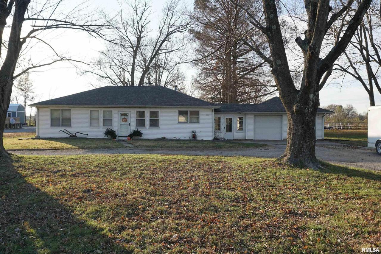 2645 S Broadway Ave., Salem, IL 62881