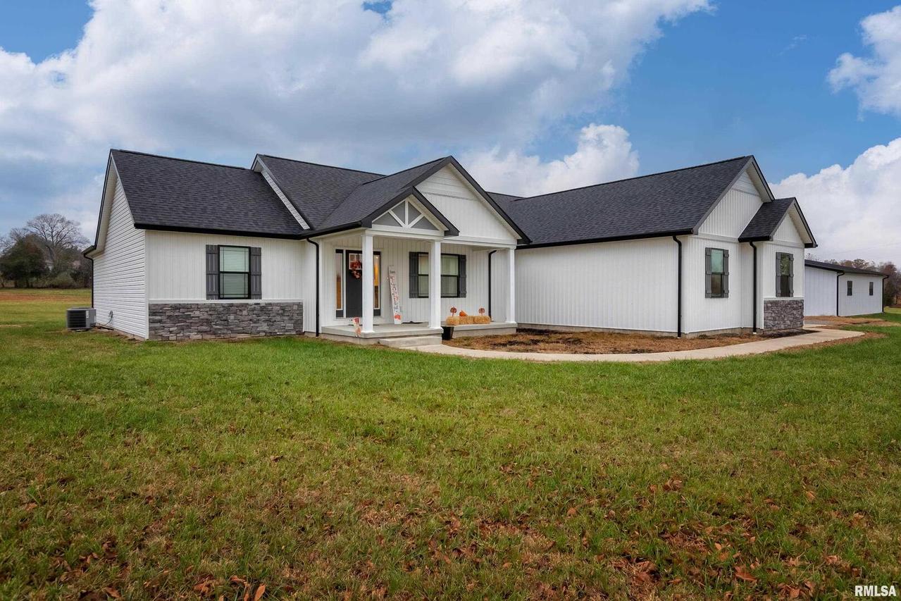 16423 Old Creal Springs Rd., Marion, IL 62959