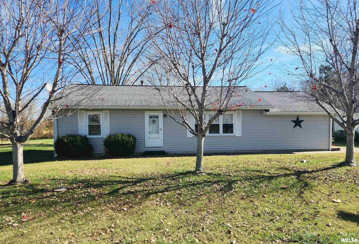 107 S Douglas St., Mcleansboro, IL 62859